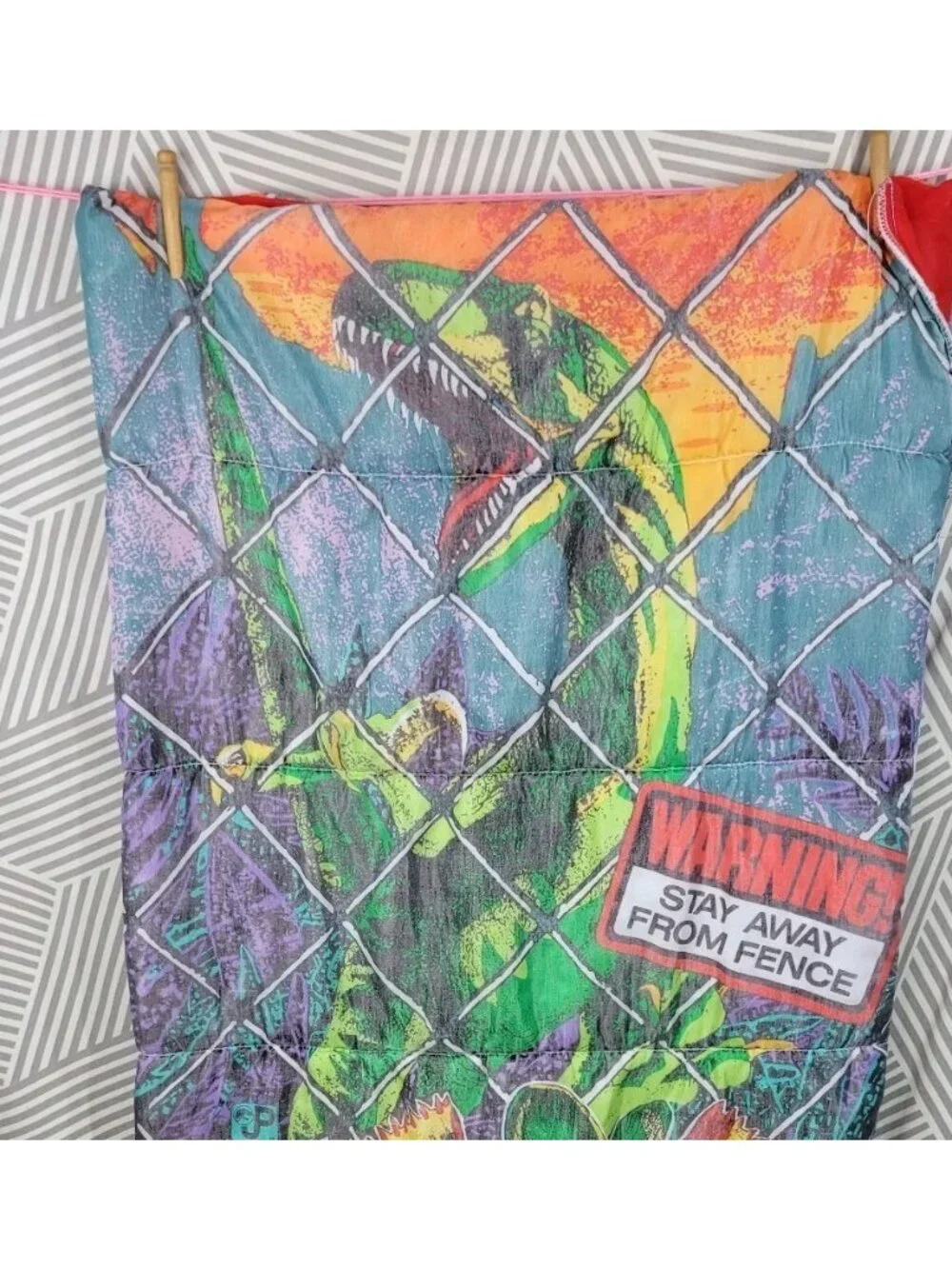 Vintage 1992 Jurassic Park Dilophosaurus/Velociraptor 30” X 57” Sleeping Bag
